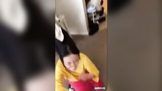 Fuck Girls 做錯事 女友自覺蹲下來口交，請求原諒