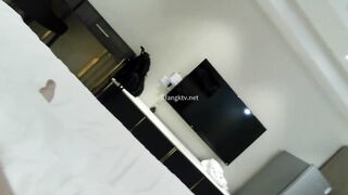 約拍巨乳粉逼兼職模特 口活驚人的反差婊 拍攝完加錢就給操了爆射