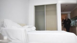 辟帝探花 約炮模特兒身材豐潤御姐 欲壑難填 騷逼磨腿 深喉吞槍 淫水流滿床單 呻吟刺激