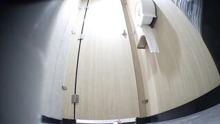 夜總會女廁全景偷拍 大長腿女神尿太猛濺到了鞋上 肥美大屁股一線天鮑魚