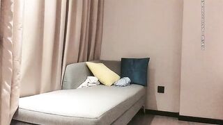 文軒探花 約了個金髮高挑高顏值外圍 淺水藍低胸包臀裙 乳溝迷人 叼著煙有種放浪不羈的氣質