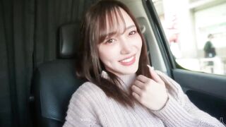 超級甜美日本美女 白虎嫩逼！在公用洗手間裡和胖子大叔打炮！後入暴插