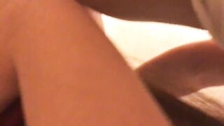 反差騷女線下約會居然是真空 毛茸茸的大鮑魚太好看了 直接在快餐店洗手間搞一炮