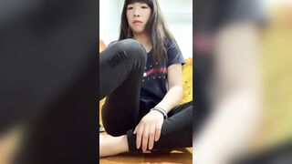 台灣學妹掰開鮑魚給炮友看看是否還是處女 1