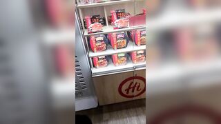 重磅自拍 約女同事逛街商場 洗手間上演低頻激情戲