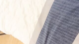 啊 哥哥輕點 黑絲加肉絲 雙飛漂亮閨蜜 輪流爆操 最後內射無毛粉穴