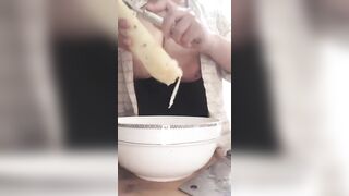 巨乳金蓮 擠奶 噴奶 奶水亂飛 - 05