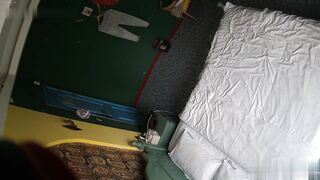 模特兒身材大奶美女宵夜被男同事灌醉酒店開房幹炮