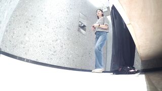 酒吧女廁全景偷拍 - 02