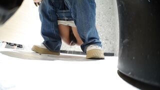 酒吧女廁全景偷拍 - 02