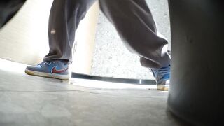 酒吧女廁全景偷拍 - 12