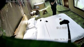 高顏值御姐和社會哥無套抽插最後射在肚皮上