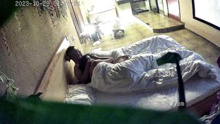 高顏值御姐和社會哥無套抽插最後射在肚皮上