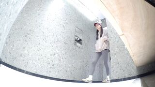 酒吧女廁全景偷拍 - 09