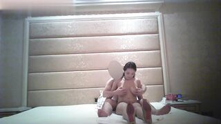 四眼哥激干G奶肥臀美女 抓著一對大車燈愛不釋手 完美炮架 叫聲好聽