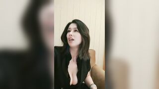 巨乳輕熟女 皮膚白皙 直播上位騎乘啪啪打樁 不過癮自己猛摳騷穴 淫水噴了一床單 2