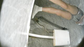 酒吧廁所偷拍 無毛靚妹 - 02