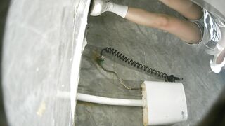 酒吧廁所偷拍 無毛靚妹 - 01