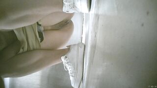 酒吧廁所偷拍 無毛靚妹 - 03