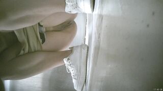 酒吧廁所偷拍 無毛靚妹 - 03