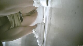 酒吧廁所偷拍 無毛靚妹 - 04