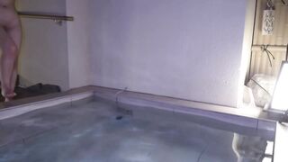 温泉旅行でばちぼこに犯されてきました、、露天風呂で声我慢できなくて死にそうだった、、