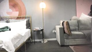 熟女探花 絲襪塞嘴裡操她