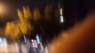 探訪按摩店小伙與好友一起操城中村熟女姐姐，大屌飢渴難耐，奮力打樁