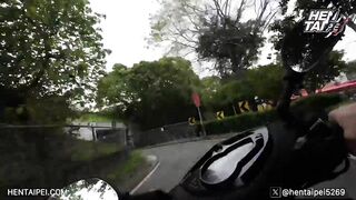 約炮大神【狠台北】Hentaipei巨乳女大甩奶淫賀新年，3P亂干淫水失禁