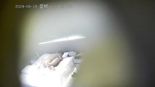 酒店偷拍 酒過三巡少婦被大哥強推 反抗無效被強行插入