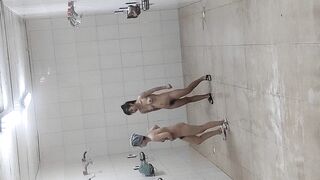 冒死偷拍女大學生公共浴室洗澡 (5)