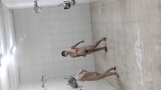 冒死偷拍女大學生公共浴室洗澡 (5)