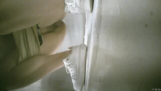 酒吧廁所偷拍 無毛靚妹 - 04