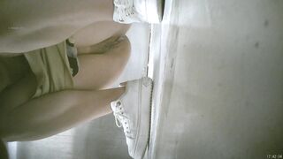酒吧廁所偷拍 無毛靚妹 - 04
