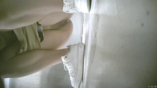 酒吧廁所偷拍 無毛靚妹 - 04