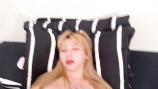 台灣巨乳美女艾瑪Emma宿舍自慰被學長發現 為保守秘密只能任由擺布玩弄