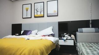 【小寶尋花】齊逼短褲顏值不錯苗條女孩，騎在身上調情69口交側入猛操