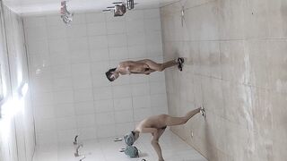 冒死偷拍女大學生公共浴室洗澡 (5)