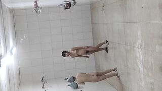 冒死偷拍女大學生公共浴室洗澡 (5)