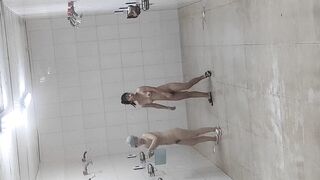 冒死偷拍女大學生公共浴室洗澡 (5)